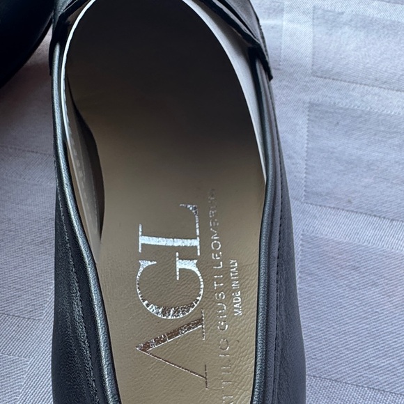AGL women’sLoafers in Black . - Picture 5 of 11